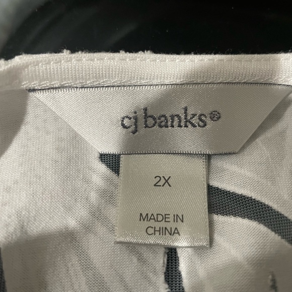 WOMEN'S CJ BANKS SIZE 2X SHORT SLEEVE FLOWER PATTERNED SHIRT - Picture 4 of 4